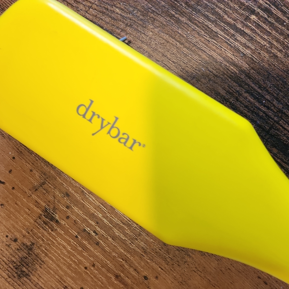Drybar brush